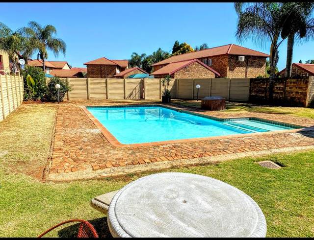 2 BEDROOM PROPERTY TO RENT IN MORELETAPARK